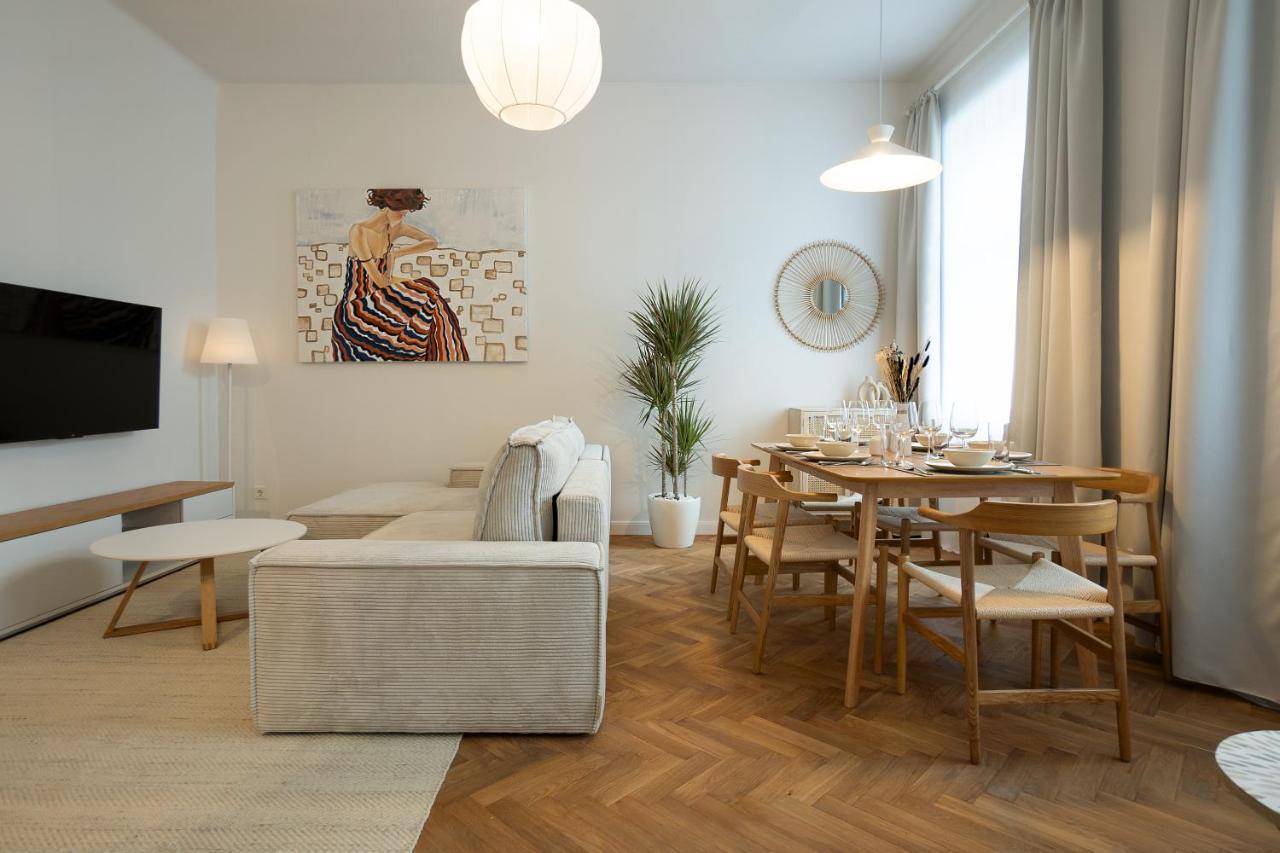 Chic 94m2 With A King-size Bed Wien